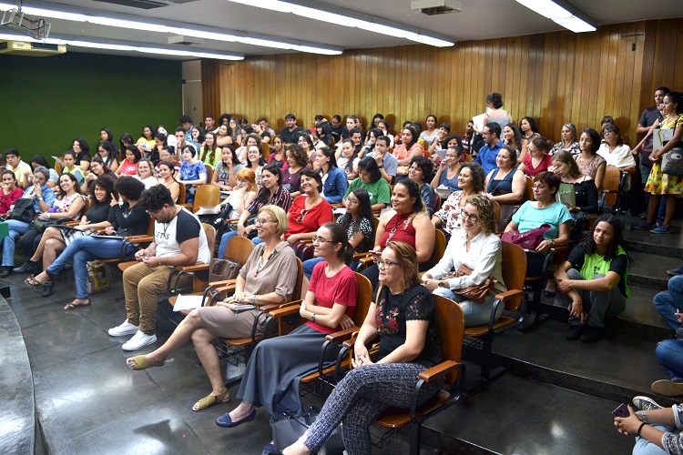 Estudantes e pesquisadores lotaram o auditório Demartin Bizerra na abertura do evento